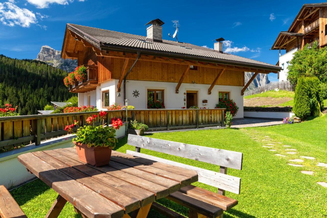 Ciasa Odlana Lägenhet San Cassiano  Exteriör bild