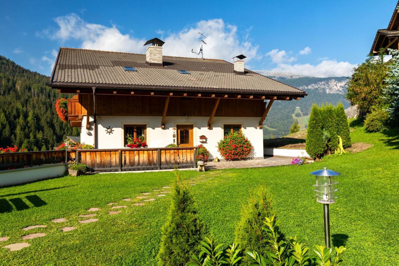 Ciasa Odlana Lägenhet San Cassiano  Exteriör bild